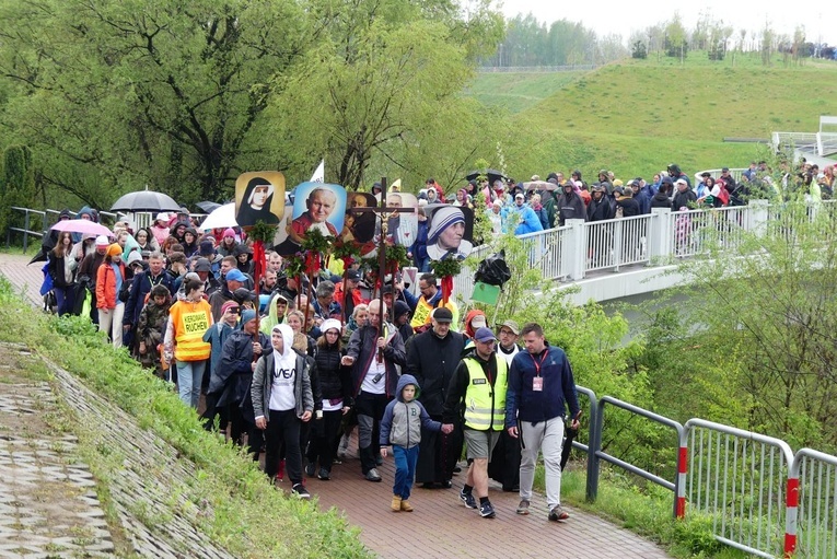 Pielgrzymi dotarli do celu - w drodze do kaplicy relikwii św. Faustyny - 2023