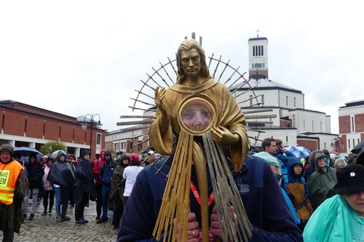 Pielgrzymi dotarli do celu - w drodze do kaplicy relikwii św. Faustyny - 2023