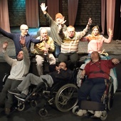 Teatr Exit - osoby z niepełnosprawnościami i artystów z dorobkiem łączy pasja do sztuki, filmu i muzyki