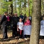 Wojbórz. Biskup wziął udział w sadzeniu drzew