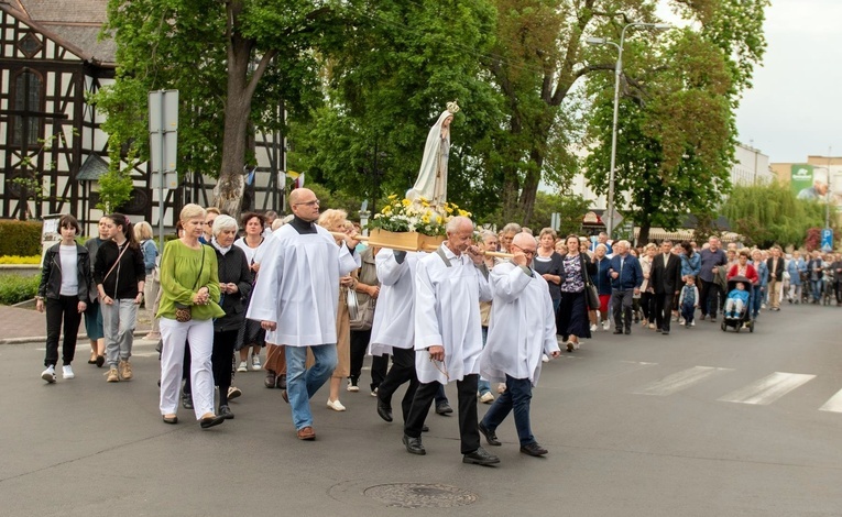 Milicz. Nabożeństwo fatimskie ulicami miasta i modlitwa za ojczyznę