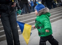 Sąd w Berlinie zezwala na wywieszanie 8 i 9 maja flag Ukrainy; flagi Rosji nadal zakazane