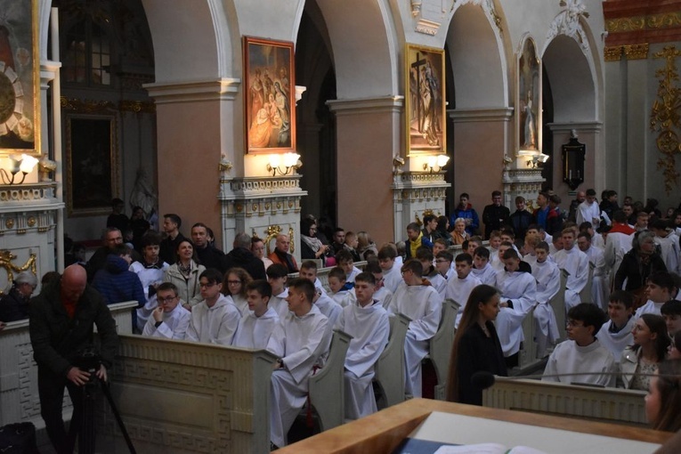 Ministranci z całej diecezji przyjechali dziś na pielgrzymkę do Paradyża