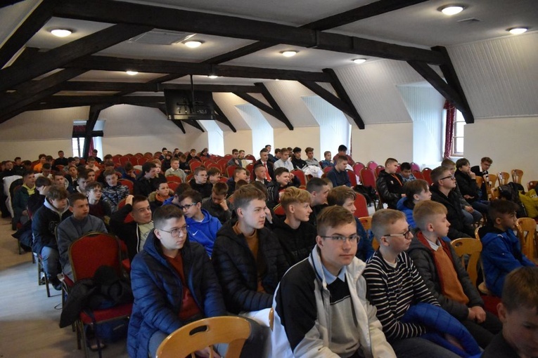 Ministranci z całej diecezji przyjechali dziś na pielgrzymkę do Paradyża