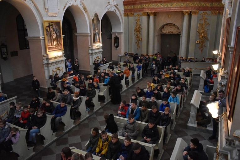 Ministranci z całej diecezji przyjechali dziś na pielgrzymkę do Paradyża