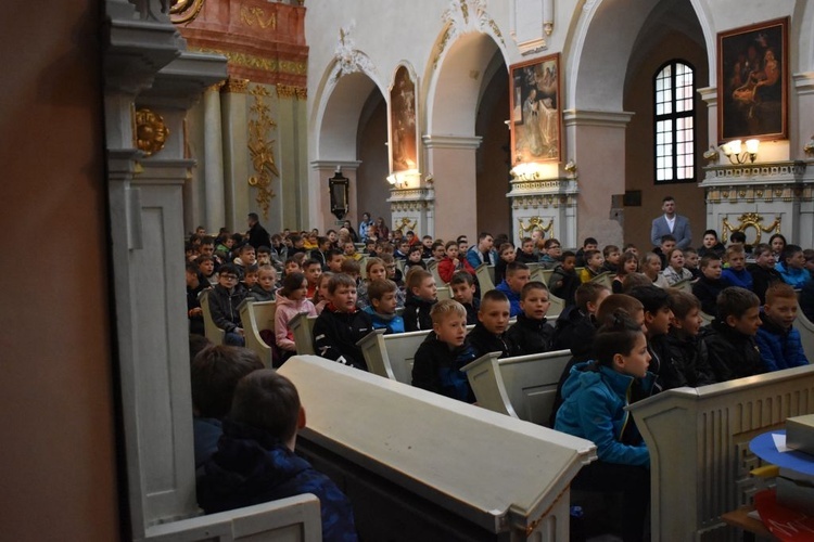 Ministranci z całej diecezji przyjechali dziś na pielgrzymkę do Paradyża