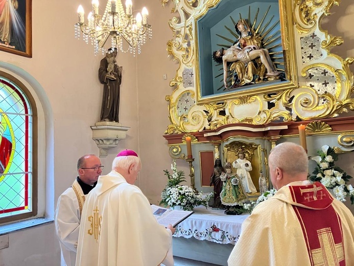 Ludwikowice Kłodzkie. Poświęcenie dwóch wizerunków Bogarodzicy