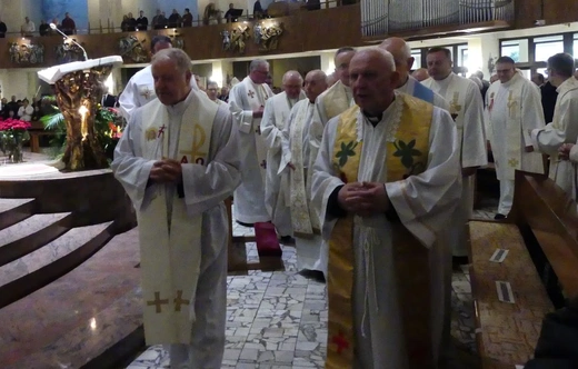 Potrójny jubileusz w parafii Jezusa Chrystusa Odkupiciela Człowieka na os. Karpackim w Bielsku-Białej