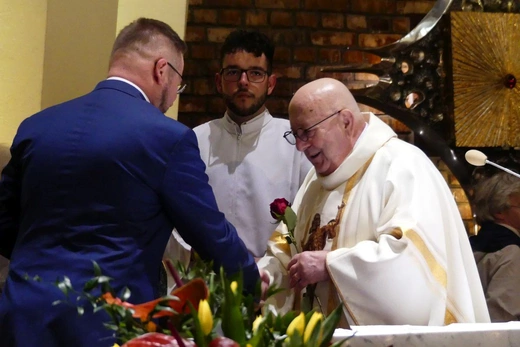 Potrójny jubileusz w parafii Jezusa Chrystusa Odkupiciela Człowieka na os. Karpackim w Bielsku-Białej