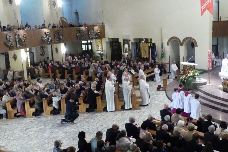 Potrójny jubileusz w parafii Jezusa Chrystusa Odkupiciela Człowieka na os. Karpackim w Bielsku-Białej