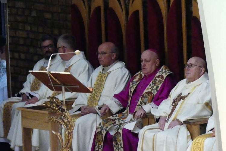 Potrójny jubileusz w parafii Jezusa Chrystusa Odkupiciela Człowieka na os. Karpackim w Bielsku-Białej