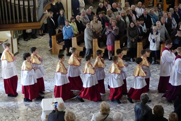 Potrójny jubileusz w parafii Jezusa Chrystusa Odkupiciela Człowieka na os. Karpackim w Bielsku-Białej