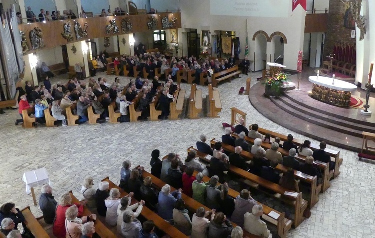 Potrójny jubileusz w parafii Jezusa Chrystusa Odkupiciela Człowieka na os. Karpackim w Bielsku-Białej