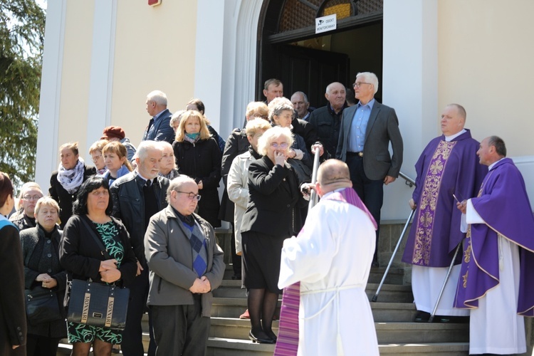 Ostatnie pożegnanie śp. ks. Mariana Kubeckiego w Dębowcu