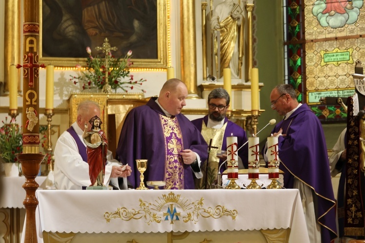 Ostatnie pożegnanie śp. ks. Mariana Kubeckiego w Dębowcu