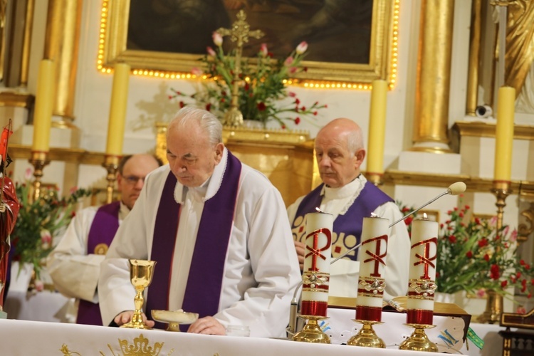 Ostatnie pożegnanie śp. ks. Mariana Kubeckiego w Dębowcu