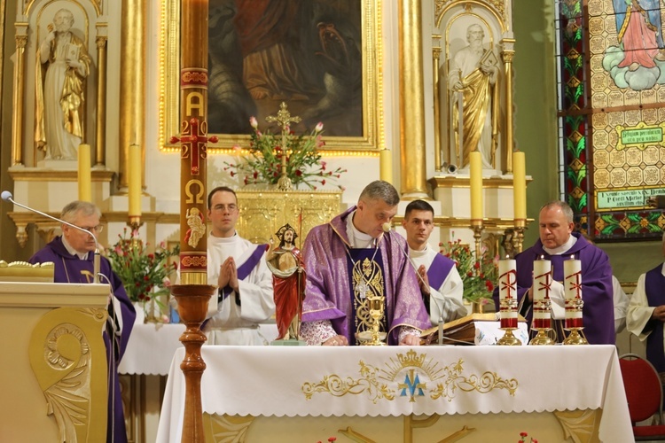 Ostatnie pożegnanie śp. ks. Mariana Kubeckiego w Dębowcu