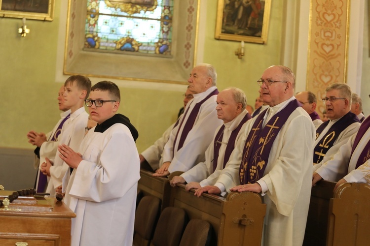 Ostatnie pożegnanie śp. ks. Mariana Kubeckiego w Dębowcu