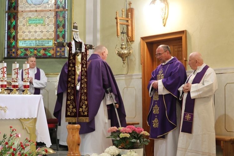 Ostatnie pożegnanie śp. ks. Mariana Kubeckiego w Dębowcu