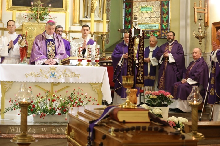 Ostatnie pożegnanie śp. ks. Mariana Kubeckiego w Dębowcu