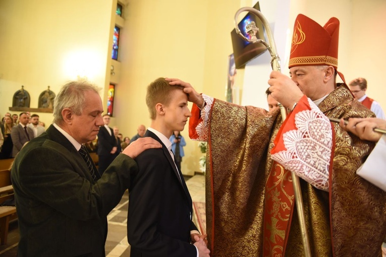 Bierzmowanie w par. Krzyża Św. i MBB w Dębicy