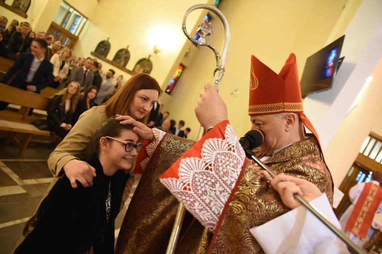 Bierzmowanie w par. Krzyża Św. i MBB w Dębicy