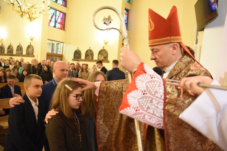 Bierzmowanie w par. Krzyża Św. i MBB w Dębicy