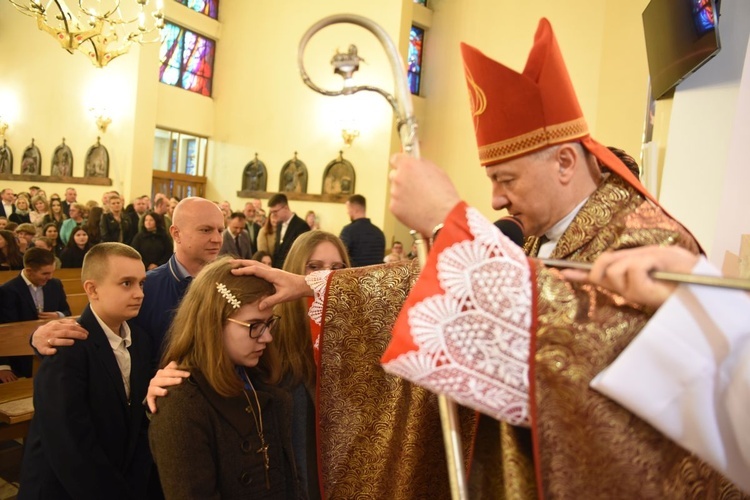 Bierzmowanie w par. Krzyża Św. i MBB w Dębicy