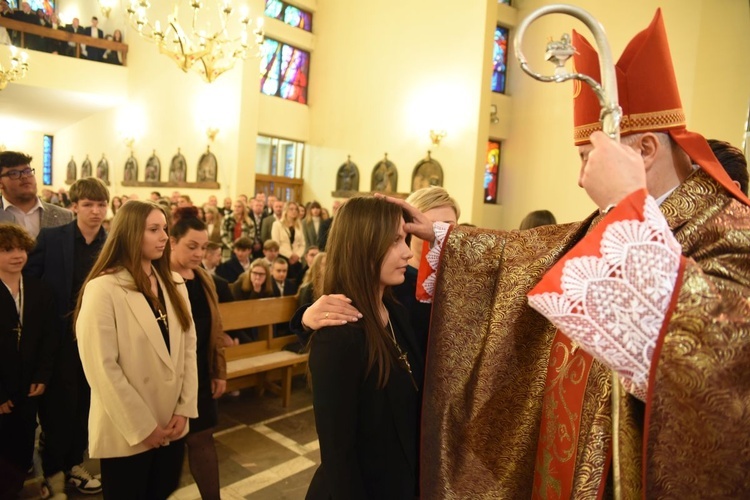 Bierzmowanie w par. Krzyża Św. i MBB w Dębicy