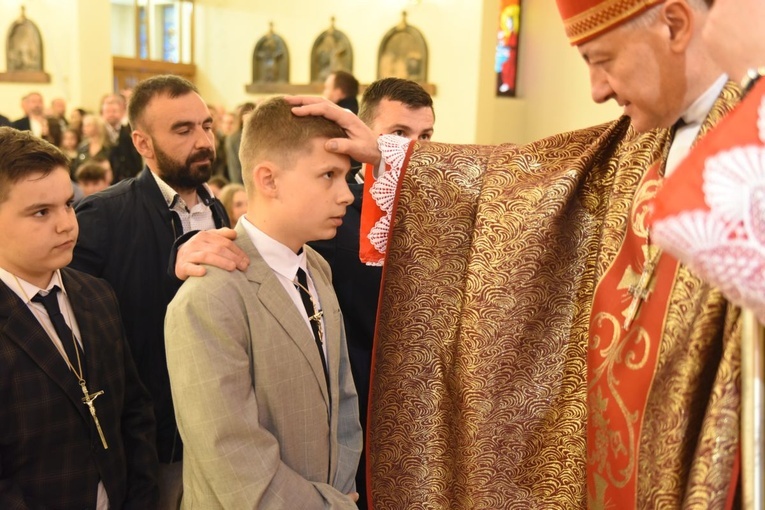 Bierzmowanie w par. Krzyża Św. i MBB w Dębicy