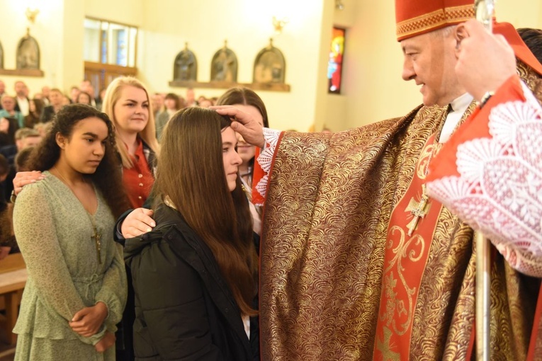 Bierzmowanie w par. Krzyża Św. i MBB w Dębicy