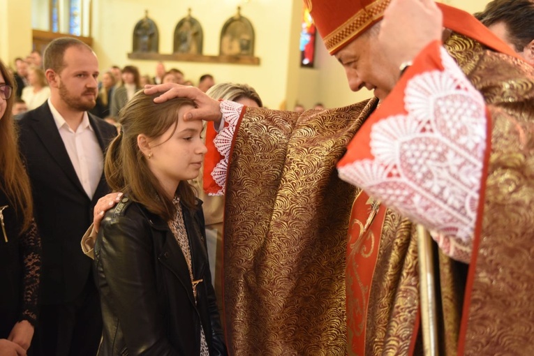 Bierzmowanie w par. Krzyża Św. i MBB w Dębicy