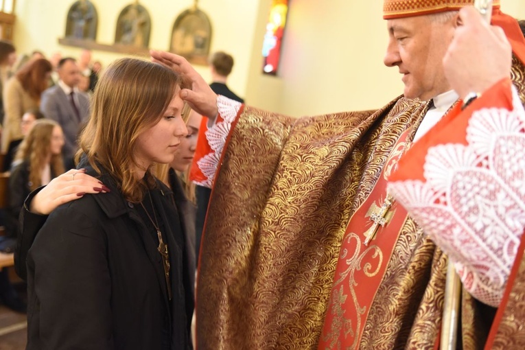 Bierzmowanie w par. Krzyża Św. i MBB w Dębicy