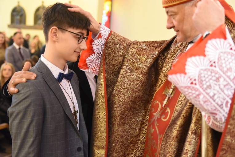 Bierzmowanie w par. Krzyża Św. i MBB w Dębicy