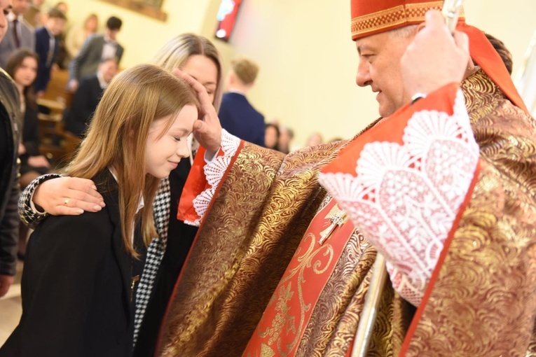 Bierzmowanie w par. Krzyża Św. i MBB w Dębicy