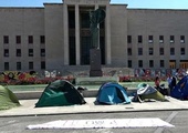 Włochy. Studencki protest namiotowy przeciwko kosztom wynajmu kwater