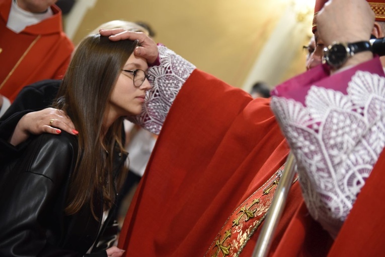 Bierzmowanie u św. Jadwigi w Dębicy