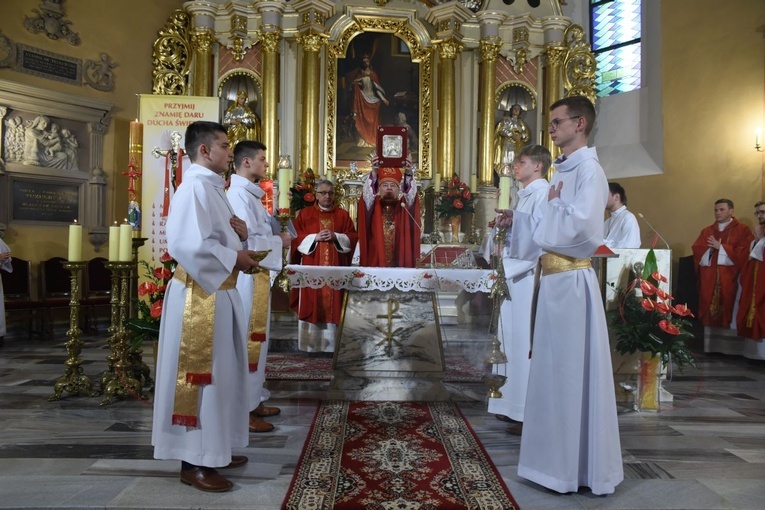 Bierzmowanie u św. Jadwigi w Dębicy