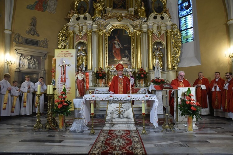 Bierzmowanie u św. Jadwigi w Dębicy