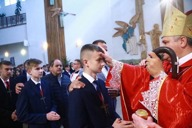 Bierzmowanie w Łękach Górnych