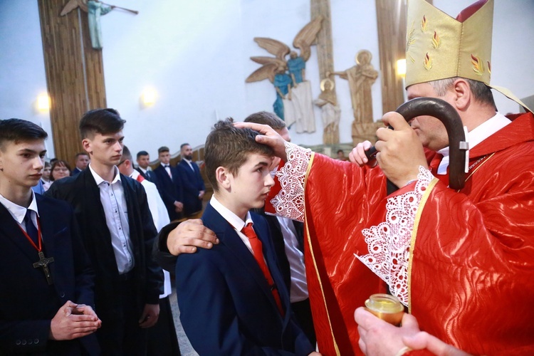 Bierzmowanie w Łękach Górnych