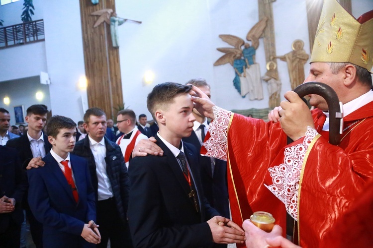 Bierzmowanie w Łękach Górnych