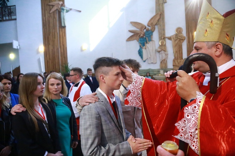 Bierzmowanie w Łękach Górnych