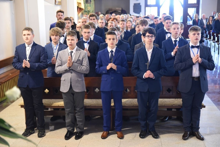 Bierzmowanie w Borzęcinie Dolnym