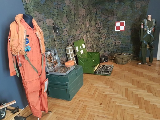 Ekspozycja z czasów II wojny światowej w sosnowieckim Pałacu Schoena 