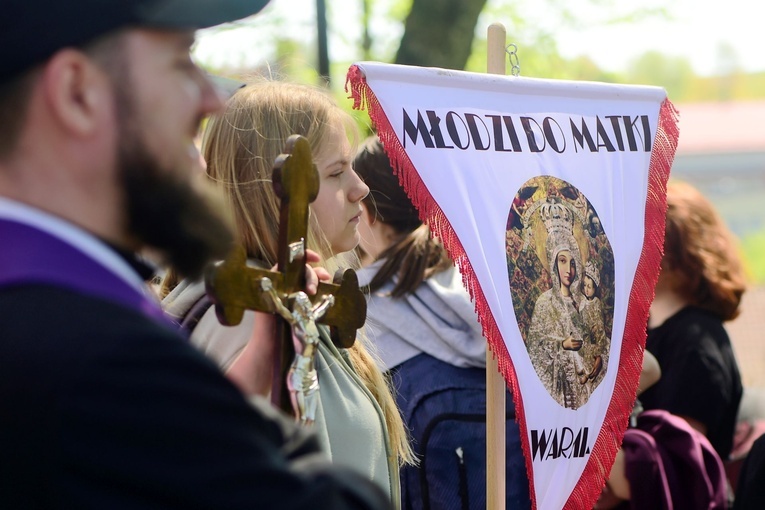 Pielgrzymka ósmoklasistów do Gietrzwałdu