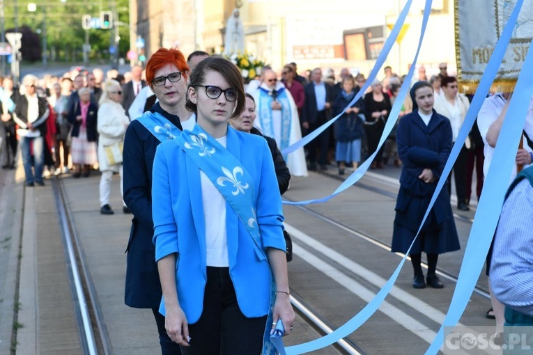 Modlitwa za Gorzów Wlkp. z różańcem w ręku