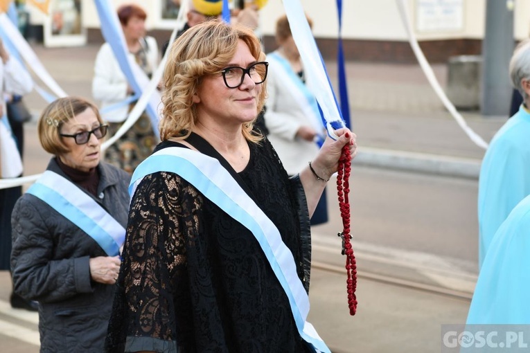 Modlitwa za Gorzów Wlkp. z różańcem w ręku