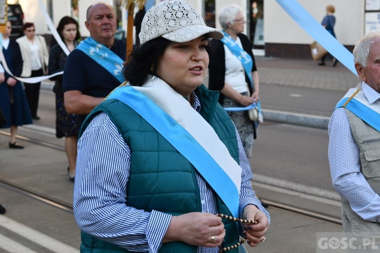 Modlitwa za Gorzów Wlkp. z różańcem w ręku