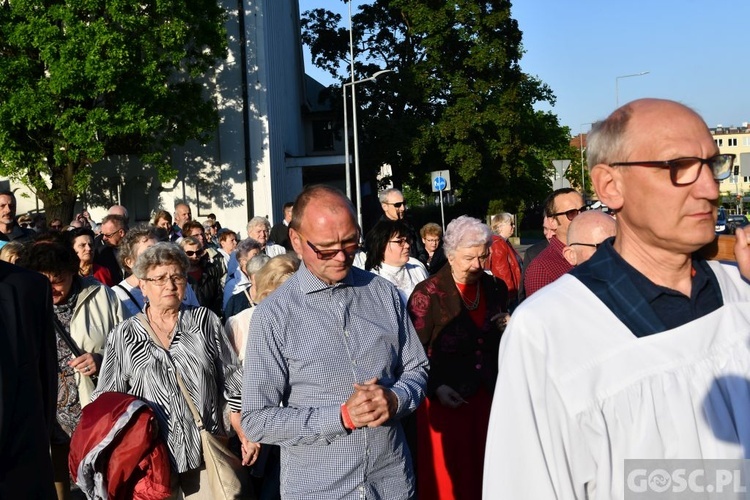 Modlitwa za Gorzów Wlkp. z różańcem w ręku